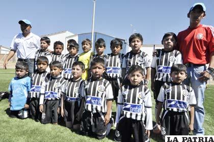 El equipo de Oruro Royal en la categoría Sub-7 es el campeón del torneo