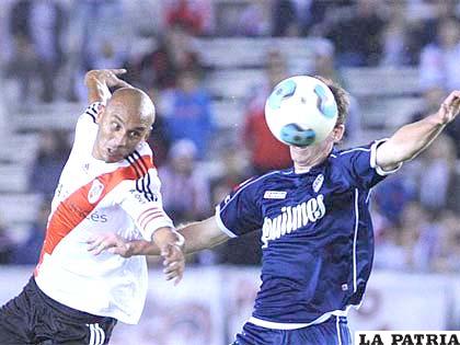 Una acción del empate entre Quilmes y River Plate