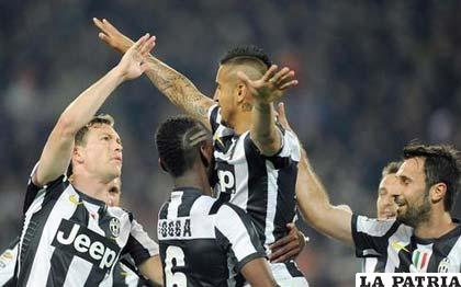 Celebran la victoria los jugadores de Juventus