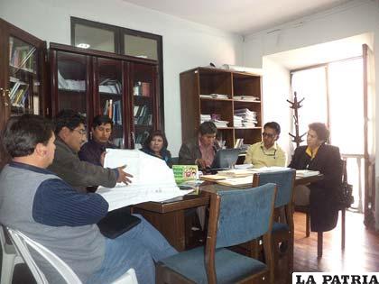 Reunión de autoridades en oficinas de la representación de la Defensoría del Pueblo