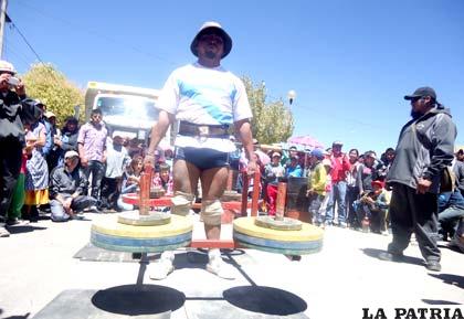 Roger Cabrera resultó ser el “Hombre más Fuerte de Oruro”