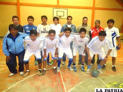 El equipo de Cobbel que se alista para la fase final de la Dimafusa