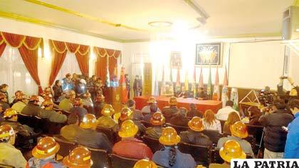 Reunión de Gobierno y cooperativistas mineros se prolongó hasta la madrugada