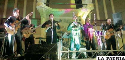 Bonanza durante su más reciente actuación en Oruro