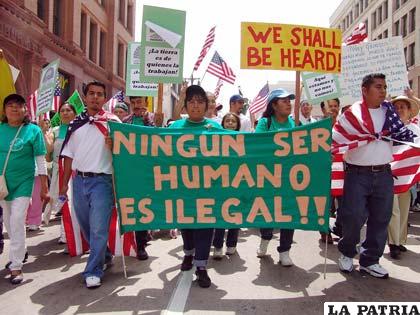 Latinos piden que no exista más deportaciones de Estados Unidos