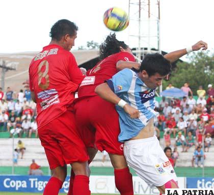 El partido por momentos se jugó bastante fuerte