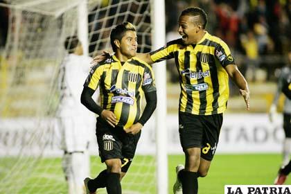 Nelvin Soliz anotó el segundo gol para la clasificación de su equipo 