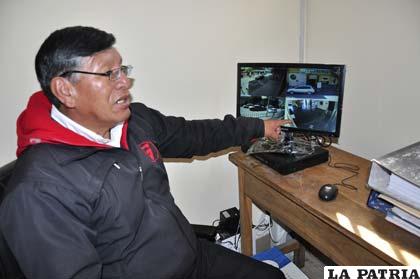 Centro de monitoreo del colegio “Saracho” donde se registran imágenes de las cámaras instaladas