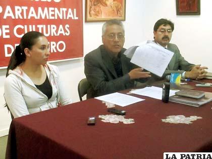La conferencia de prensa que ofrecieron representantes del Consejo Departamental de Culturas de Oruro