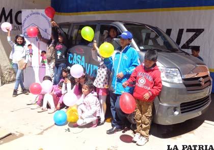 Niños de “Casa Vida” felices por contar con vehículo