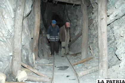 No se debe olvidar que las minas son propiedad del pueblo boliviano