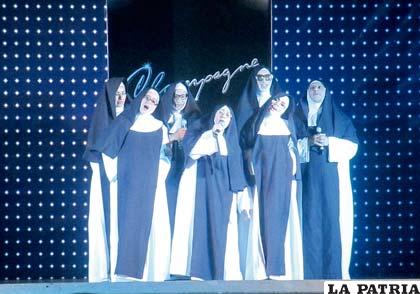 Las hermanas religiosas en el show de Champagne