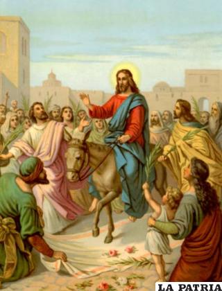 Jesús entra en Jerusalén donde la población lo recibe con alabanzas