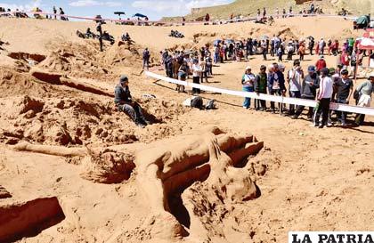 Esculturas de arena son una tradición en Semana Santa