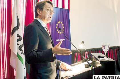 El embajador de la UE durante su presentación