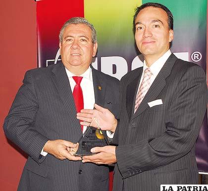 El presidente del IBCE, José Luis Landívar, y el primer vicepresidente de la ANP, Jorge Carrasco Guzmán