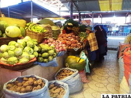 En el mercado local hay variedad de productos para la Semana Santa