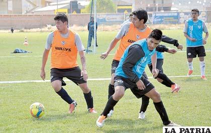 El equipo realizó ayer un poco de fútbol