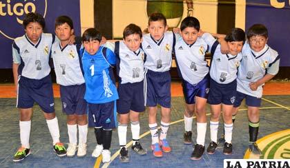 El equipo de futsal del colegio “Donato Vásquez”