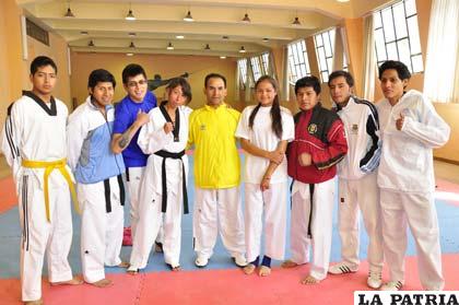 Deportistas se superan en la especialidad del taekwondo