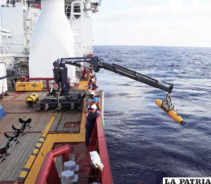 Submarino concluye su labor de búsqueda del avión malasio