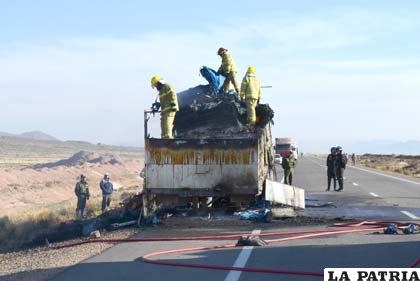 Una vista general de la tragedia en la carretera