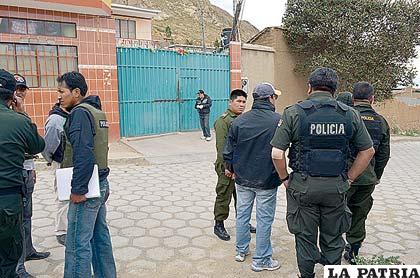 La escena del hecho sangriento es resguardada por policías
