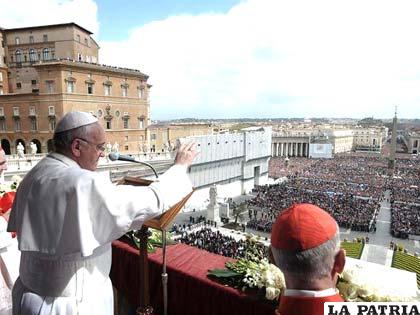 El Papa brindó su mensaje pascual a miles de fieles