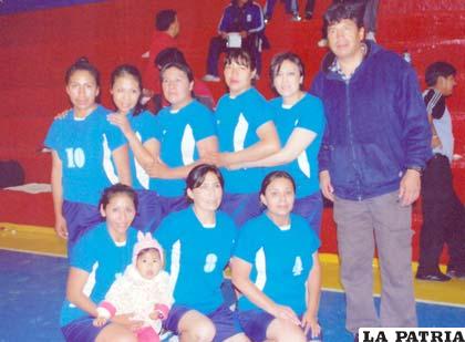 Integrantes del equipo de Oruro “B” que logró el título en damas