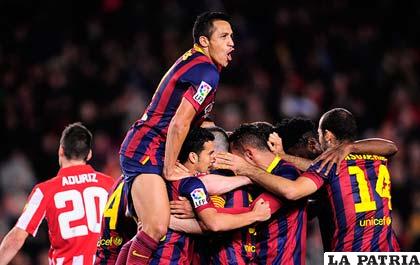 Festejo de los jugadores de Barcelona por el triunfo ante el Athletic