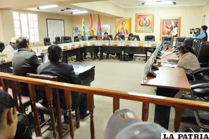 En sesión de la brigada se explicó sobre la Ley Siñani - Pérez