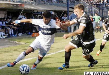 Una acción de la victoria de Gimnasia