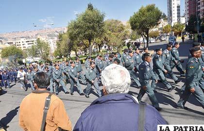 Militares marcharon contra la discriminación en los cuarteles