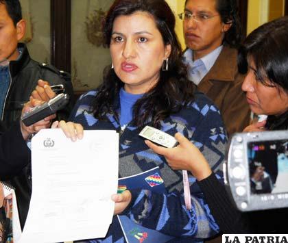 La diputada Rebeca Delgado presentará querella contra autoridades gubernamentales