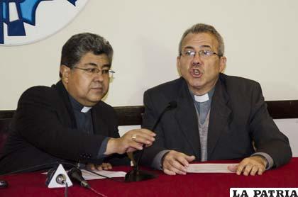 Monseñor Oscar Aparicio y el padre José Fuentes Cano