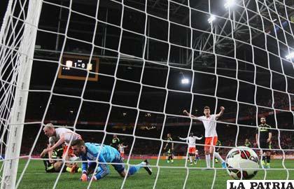 Davy Klaassen anotó el segundo para Holanda que venció a España 2-0