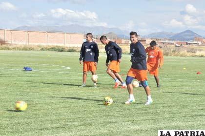 Los jugadores de San José luego de retornar a Oruro, en horas de la tarde volvieron a los entrenamientos