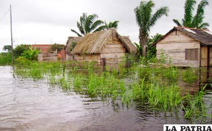 Ríos de la Amazonía a punto de desbordarse por constantes lluvias