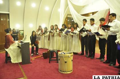 Magnífica presentación del Ensemble Idilius-Capilla Musical de Oruro