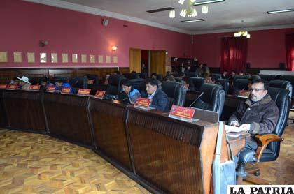 La Asamblea Legislativa de Oruro a la espera de la fecha del Referéndum