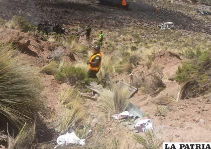 Al fondo se aprecia chatarra que fue olvidada tras otros accidentes