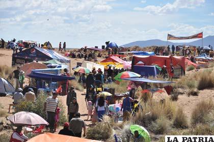 Cientos de personas en los arenales de Cochiraya