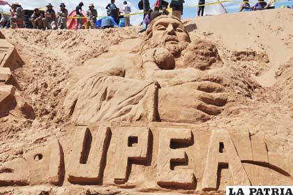 Escultura de los artistas de la UPEA de El Alto