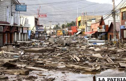 El lodo cubre la mayor parte de las ciudades del norte chileno afectadas por el temporal de lluvias