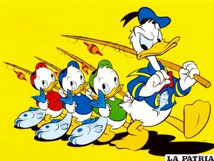 El Pato Donald y sus sobrinos explorando en lejanas tierras