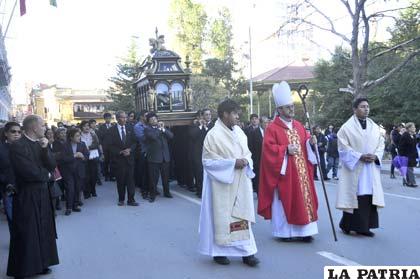 Procesión en La Catedral de Oruro