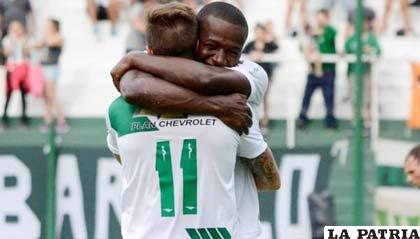El festejo de los integrantes de Banfield