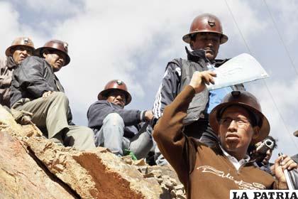 Trabajadores de la mina Huanuni