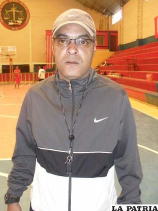 Robert Durán, entrenador de Derecho