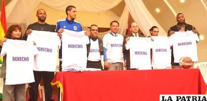 Durante la presentación de los refuerzos de Derecho para la Libobásquet